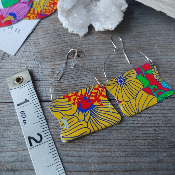 SOLD Upcycled LUSH Bathbomb Tin Earrings - Picture 8 of 9